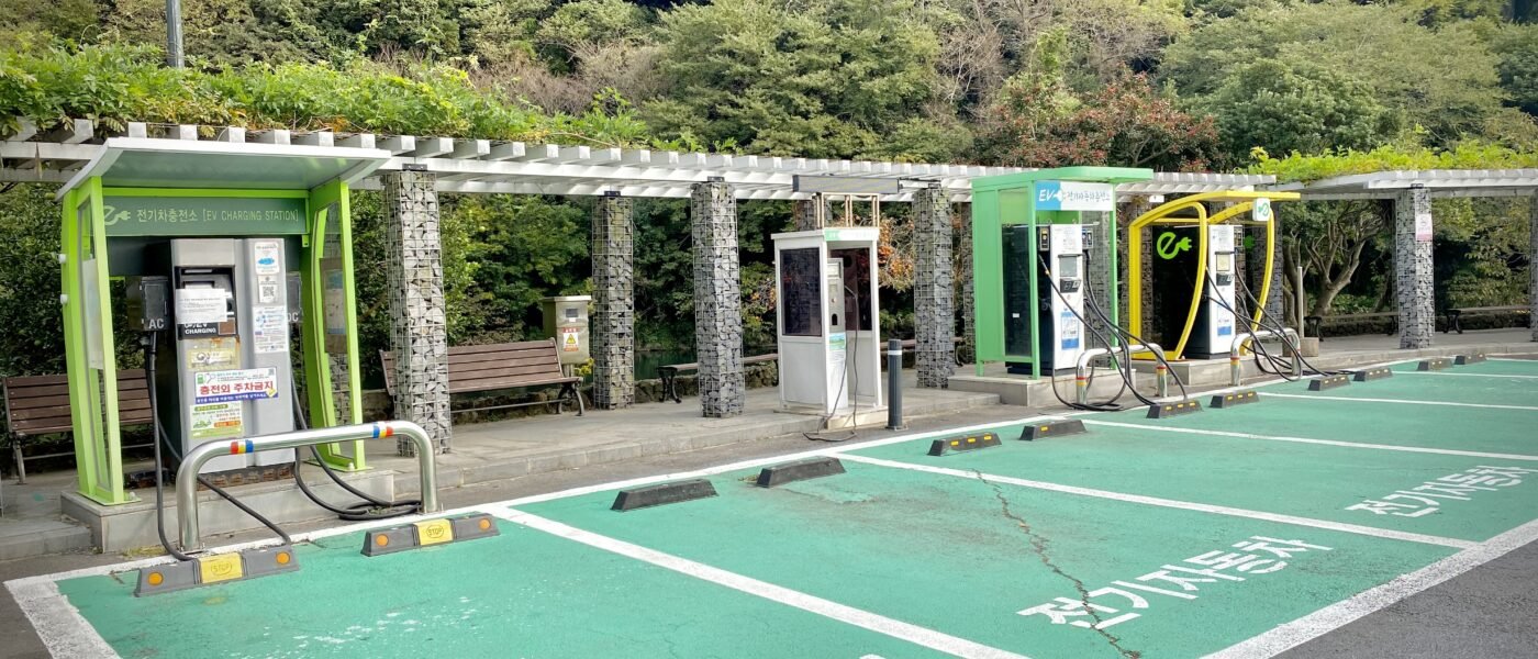 עמדות טעינה לרכב חשמלי בישראל: כבר לא חלום, אלא מציאות נוחה וזמינה!